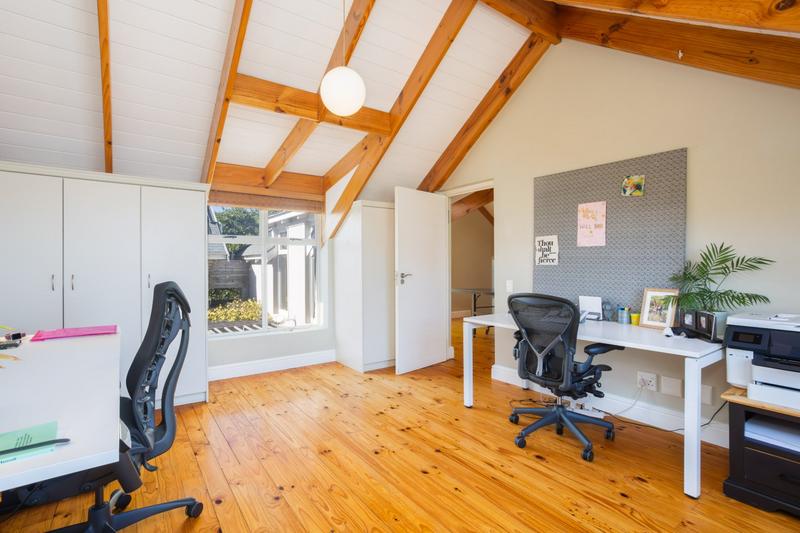 6 Bedroom Property for Sale in Lake Michelle Western Cape